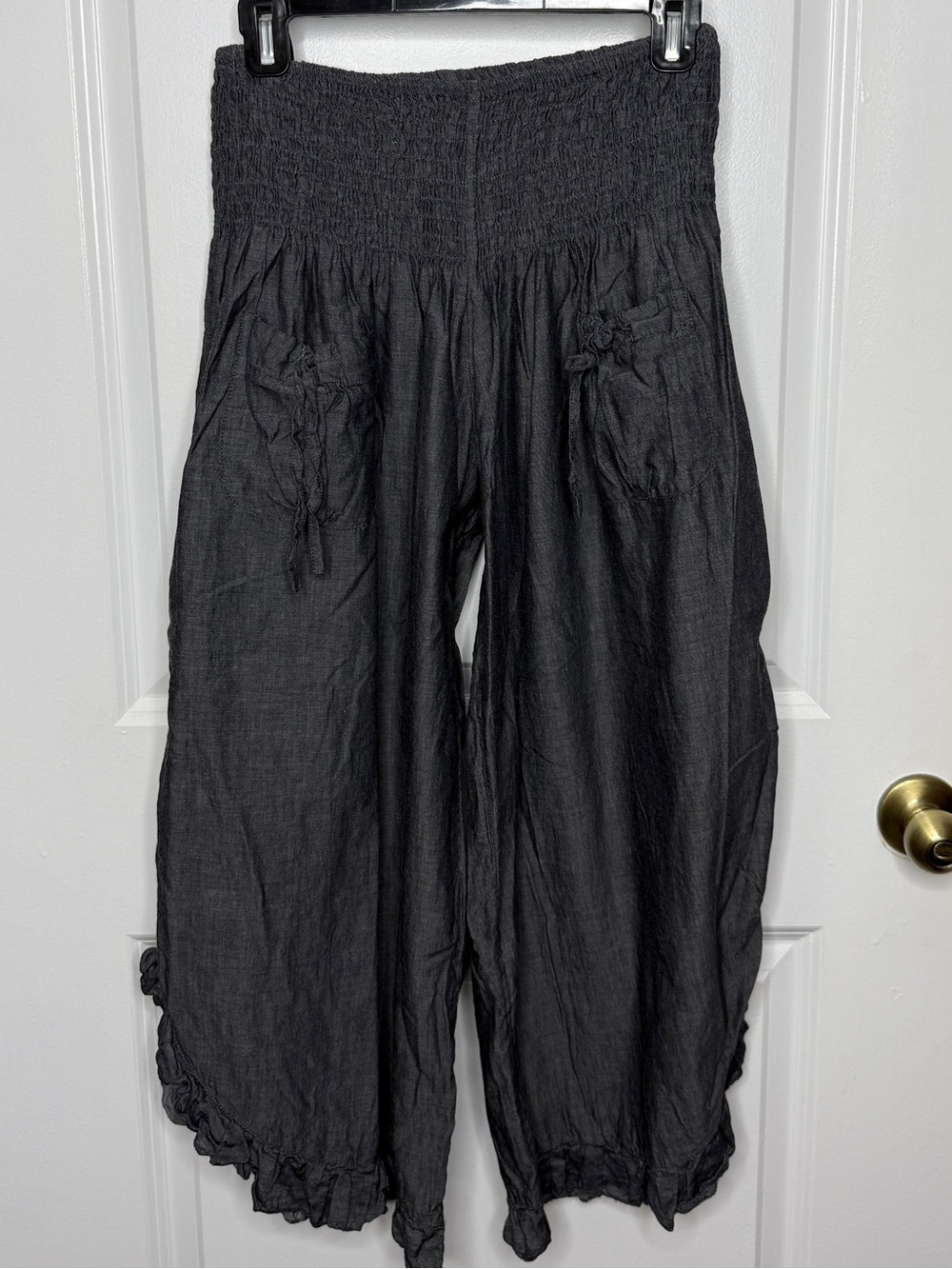 Celina Genie Harem Gaucho Pant Cinched Ties on Side of Legs Ruffled Hems | GUC